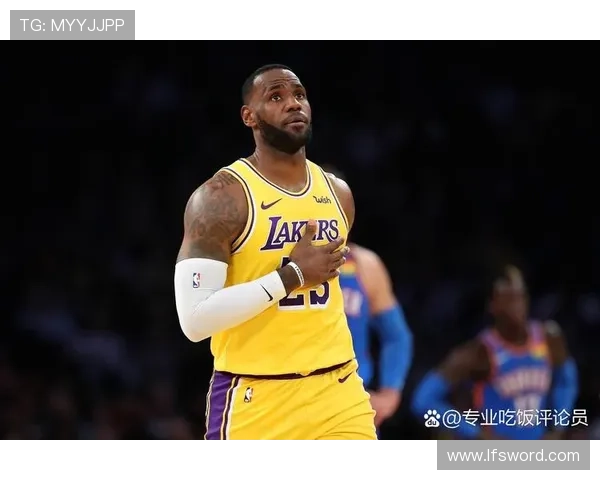 詹姆斯与湖人续约大合同签约仪式举行 新赛季目标锁定总冠军