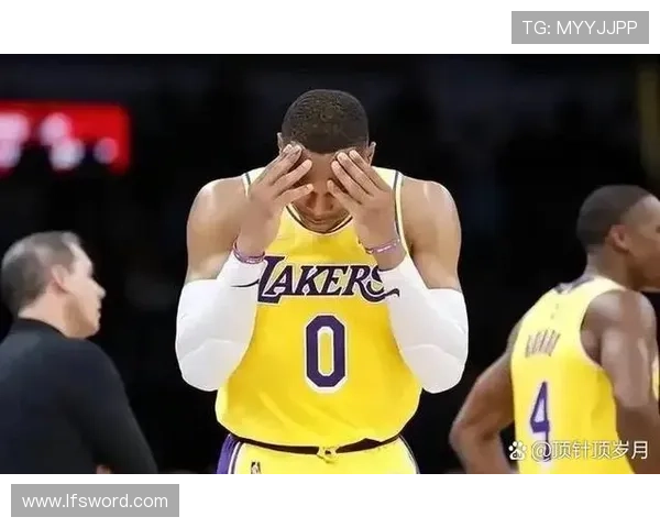 詹姆斯领衔湖人新赛季阵容冲击总冠军 威少转会引发交易风波